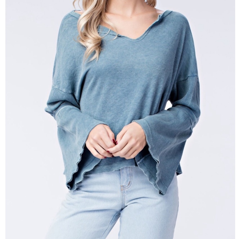 Blue long flared sleeve top